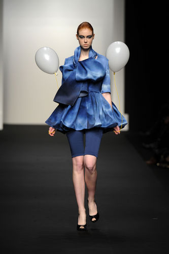 2009秋冬单色失宠 扎染面料引领服装新风潮
