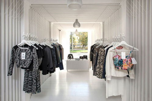 光影交织的时尚叙事——现代风格精品服装店装修效果图解析